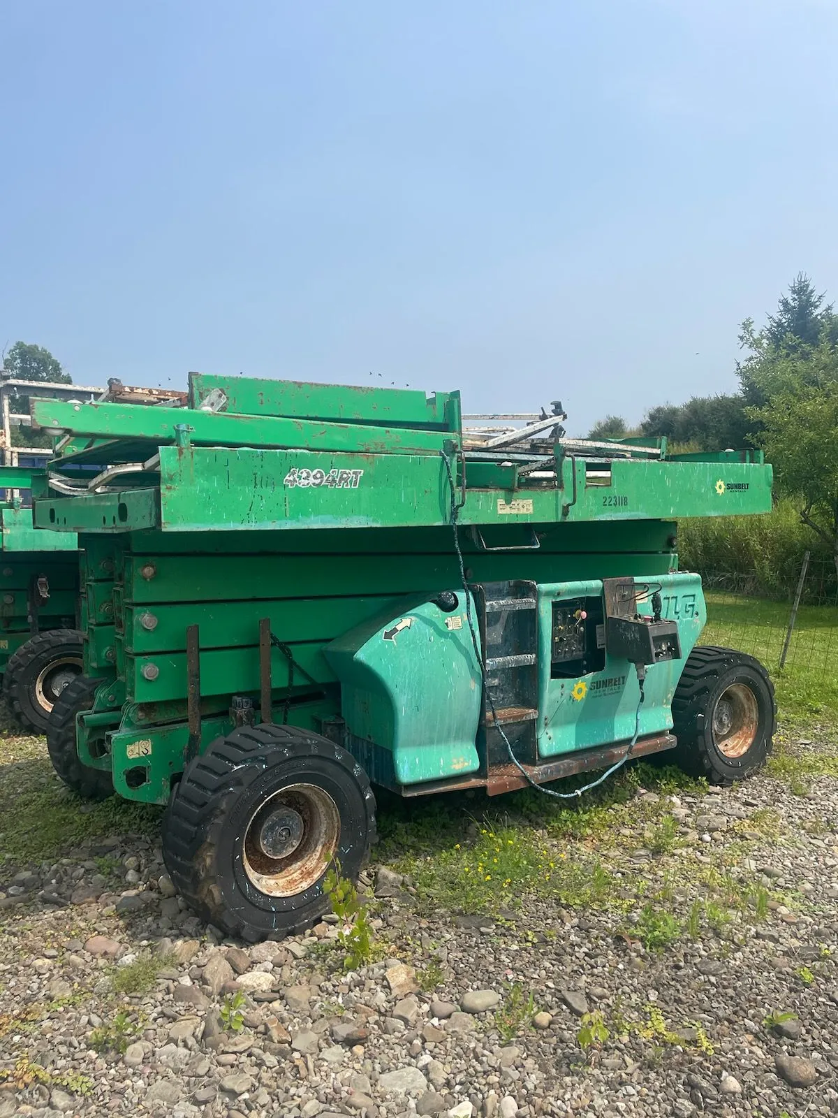 JLG 4394 rt scissor lift